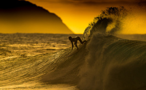 ObjeSurfing on the Pipeline Haleiwa, Oahu, Hawaii, US.  ©nickdidlick